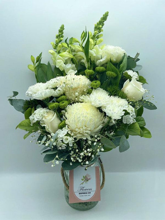The History & Meanings of White Flower Bouquets