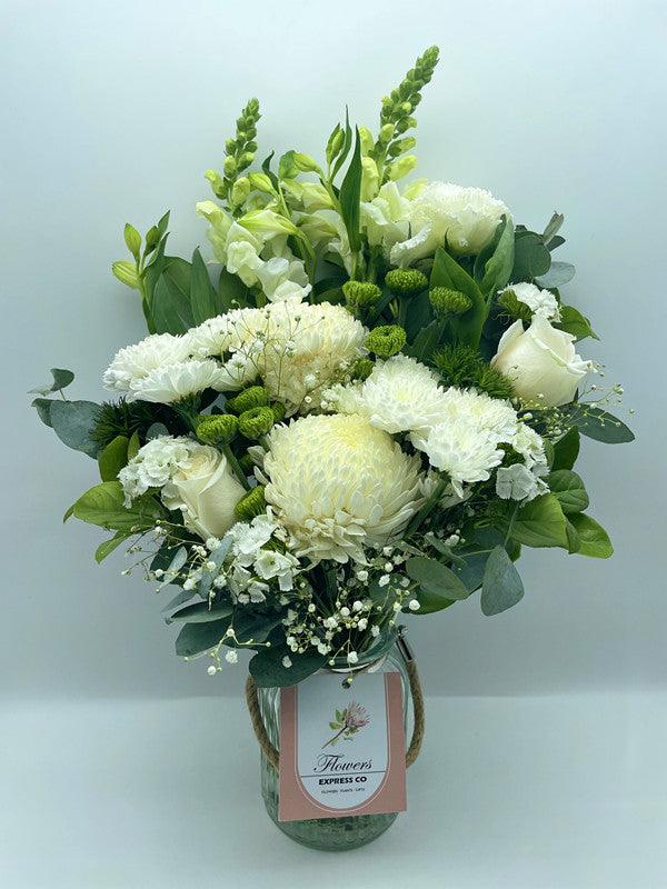The History & Meanings of White Flower Bouquets