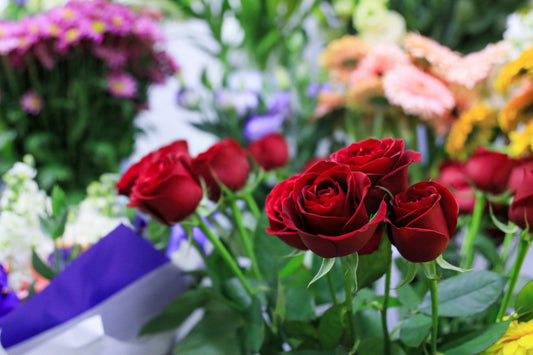 Flower and chocolate delivery melbourne: beautiful arrangement with chocolates