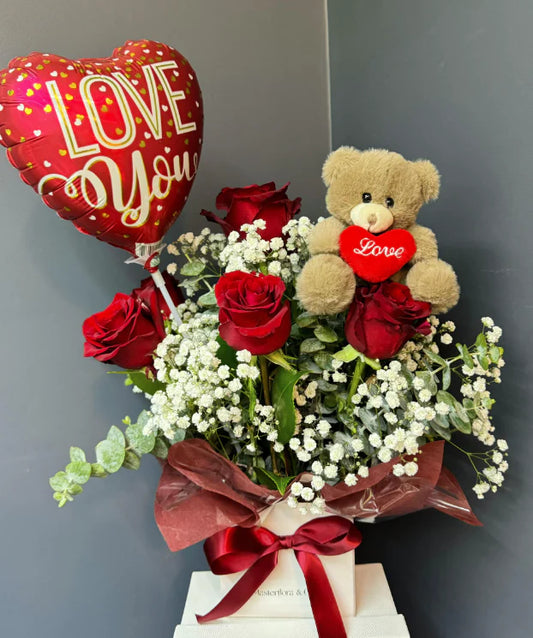 Romantic Roses Box  (7 roses)