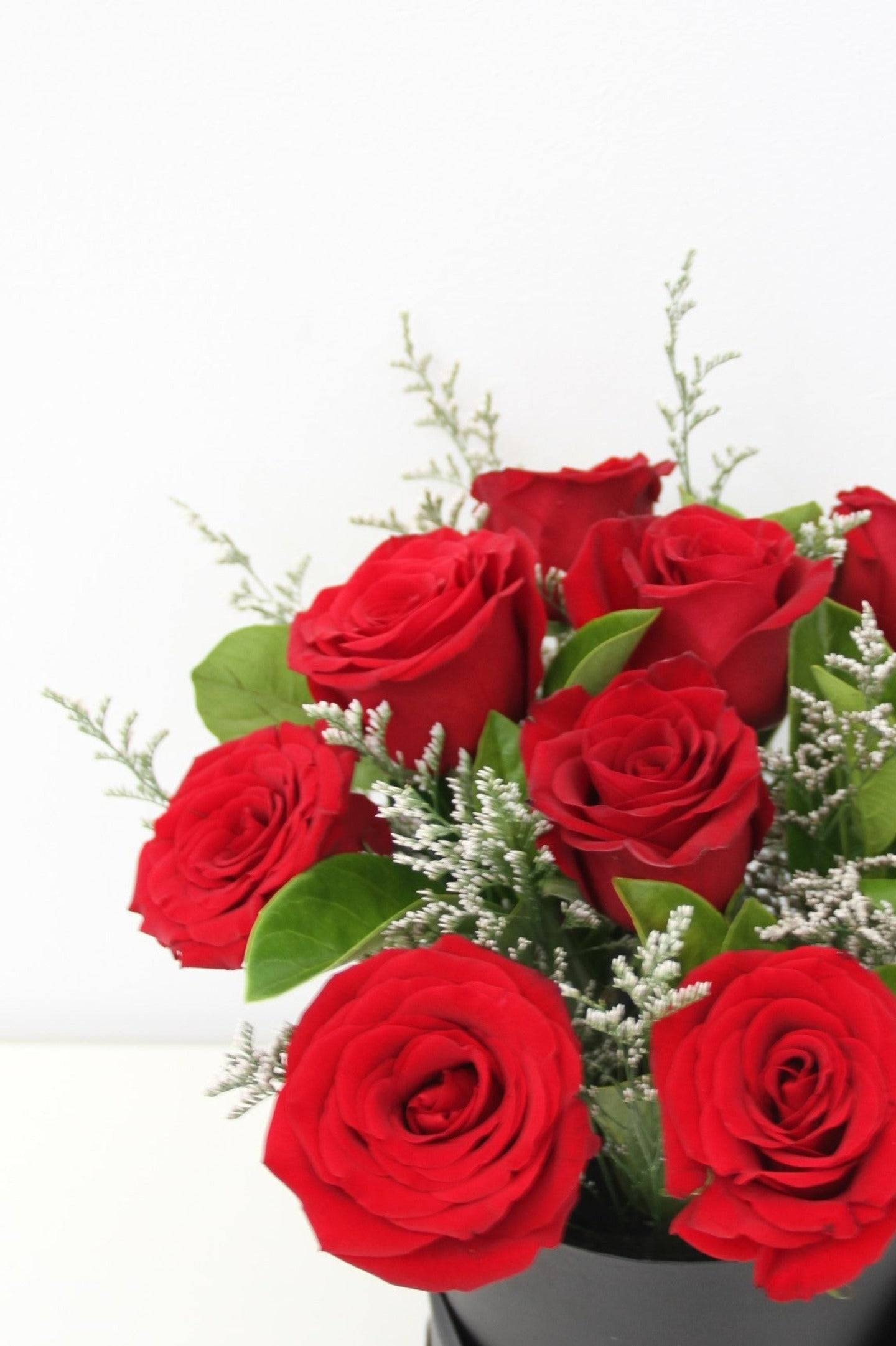 Red Rose Hat Box 10 Stems